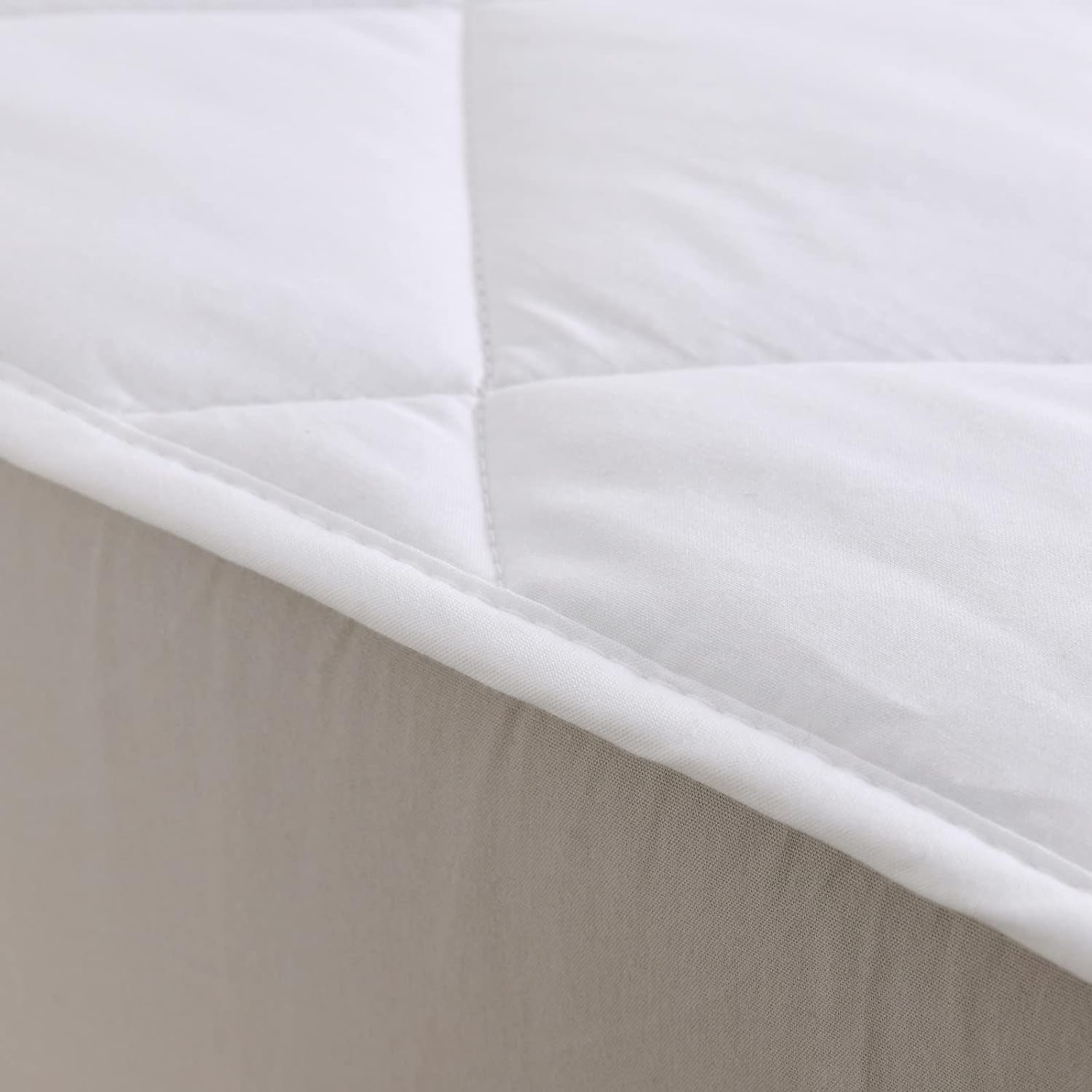 100% Breathable Cotton Top 120Gsm Filling Commercial Grade Durability Corner Strap Quilted Cotton Mattress Protector White - King Single Bed (106X203Cm)
